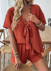 Conjunto Feminino de Verão com Camisa de Manga Curta e Shorts