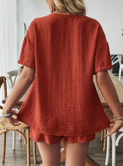 Conjunto Feminino de Verão com Camisa de Manga Curta e Shorts